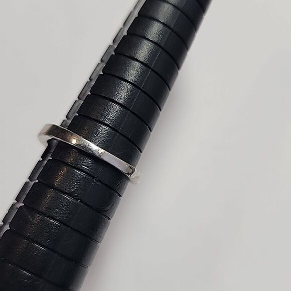 Elegant Silver Plated and Green Glass Gemstone Ring Size 6.75 - Picture 3 of 3